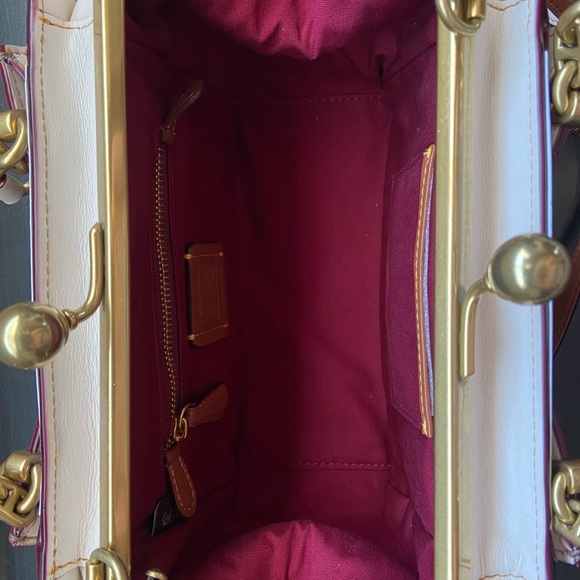 Kiss Lock Coach Purses - Picture 9 of 9